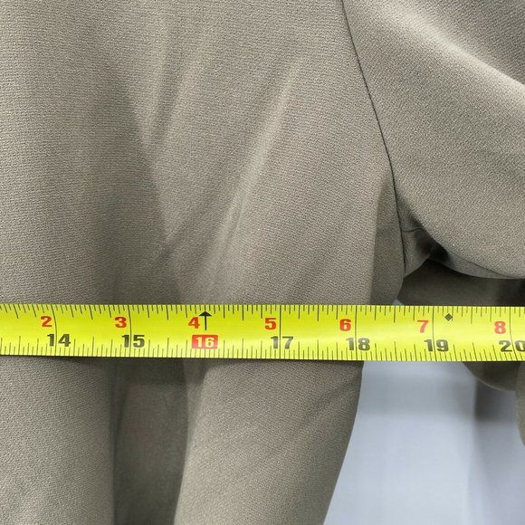 Classic Women's Beige Trench Coat - Picture 8 of 10